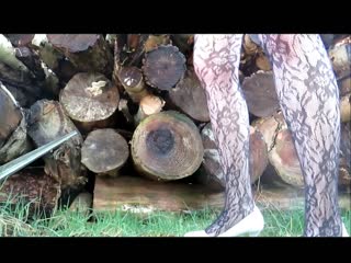 Schnell mal Pipi im Wald