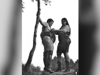 Lesben Outdoor in Schwarz - Weiß Teil 3