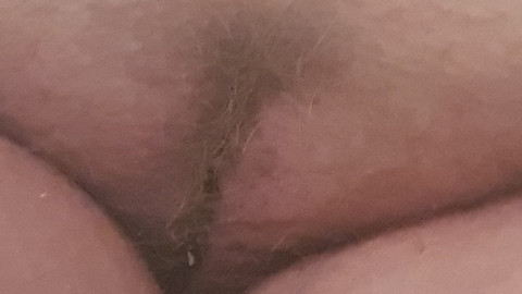 Kleine Behaarte Muschi und ein nackter Arsch