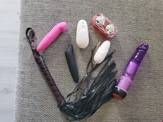 muschi mit dildo, spielzeug und mei heisser po mal in nah