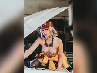 Cindy hat Spaß in der Garage I