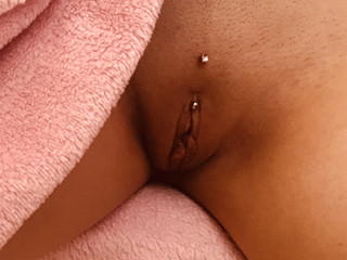 Bellachen ist Europäisch, Langhaarige, Große Brüste, Teens, Tattoos / Piercings