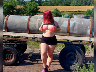 Sexy Spass am Wasserwagen