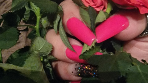 Meine Fingernägel sind wie ich bunt und wild