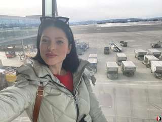 Ein paar Selfies am Flughafen