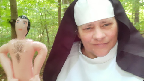 Die Nonne im Wald