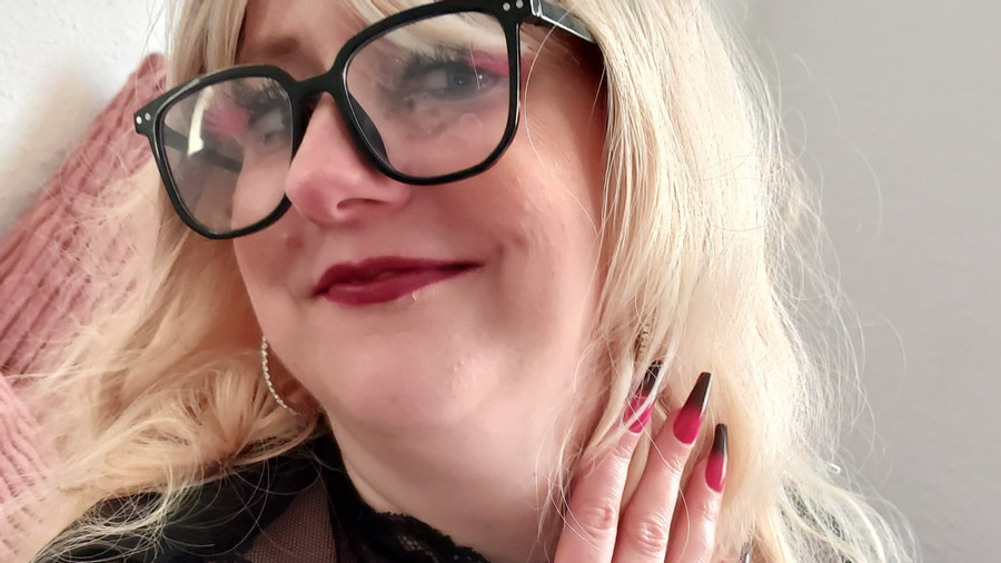 Die Blondine und ihr Spielzeug