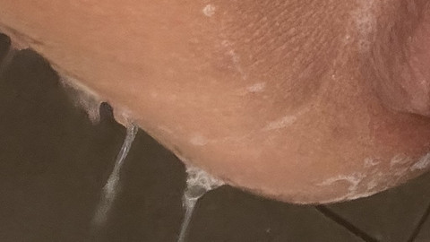 Nasse Pussy unter der Dusche