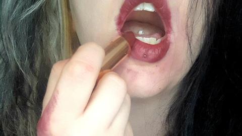 Verschmierter Lippenstift