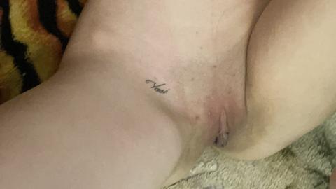 Nackt im bett