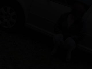 Riesige Ladung Pisse an einem regnerischen Tag auf Cameltoe Jean