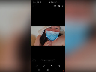 Sexbombe mit Maske und Hut