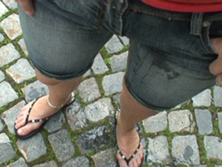Public in die Jeans gepisst