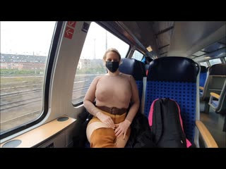 Frivol im Zug und Bahnhof