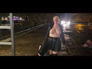 Oben ohne durch Berlin