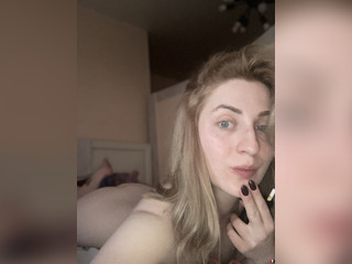 geile Fotze mit sexy roten Fingern