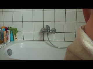Er filmte uns beide nackt im Bad, dann wollten wir mehr