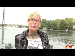 MILF Vicky in Berlin abgeschleppt und versaut AO gefickt Teil 1