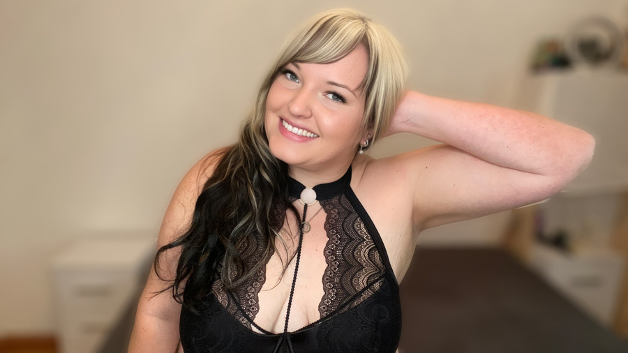 CurvyAngelina