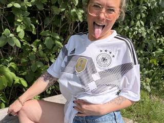 G***e B***h wartet auf ihren F**ker