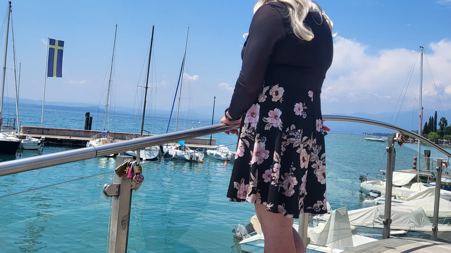 Curvy_Crossdresser