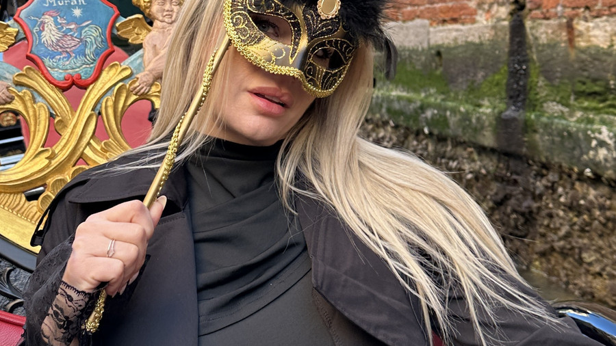 LovelyBlondy