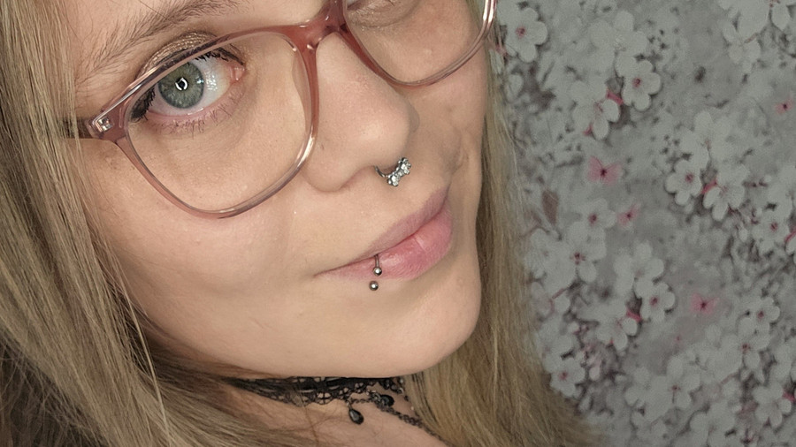 Mia_Curvy
