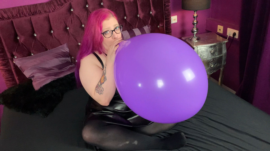 17 inch Ballon aufgeblasen und sit to pop