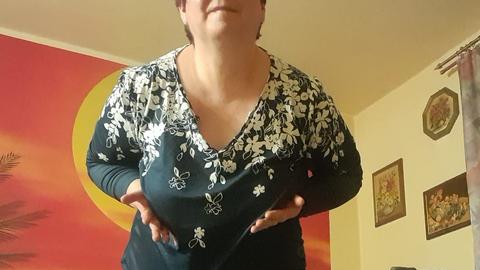 Hallo mein Lieber!

Hier zeige ich mich ,wie ich mich in meinem Alltag gerne kleide und sich auch in meiner Außenwelt die Blicke anderer Menschen auf mich richten !
Gerne kannst du dich auch bei mir melden !! 
Ich freue mich auf dich!