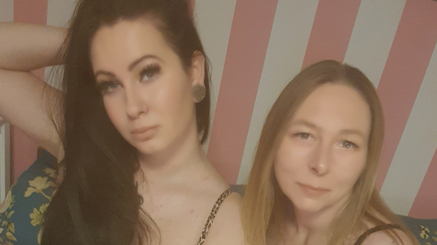 Meine Freundin und ich in Nylons!