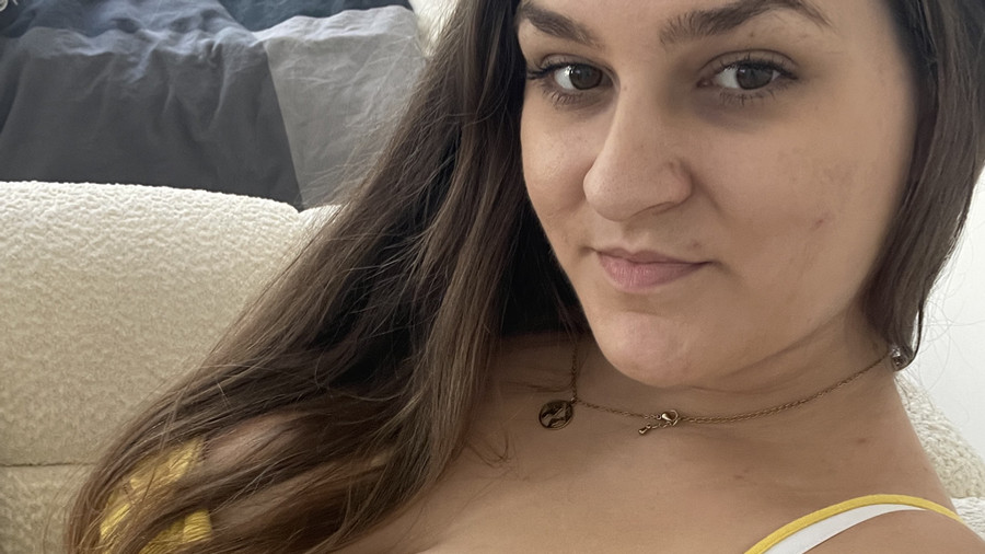 Ich und mein gelbes Kleid