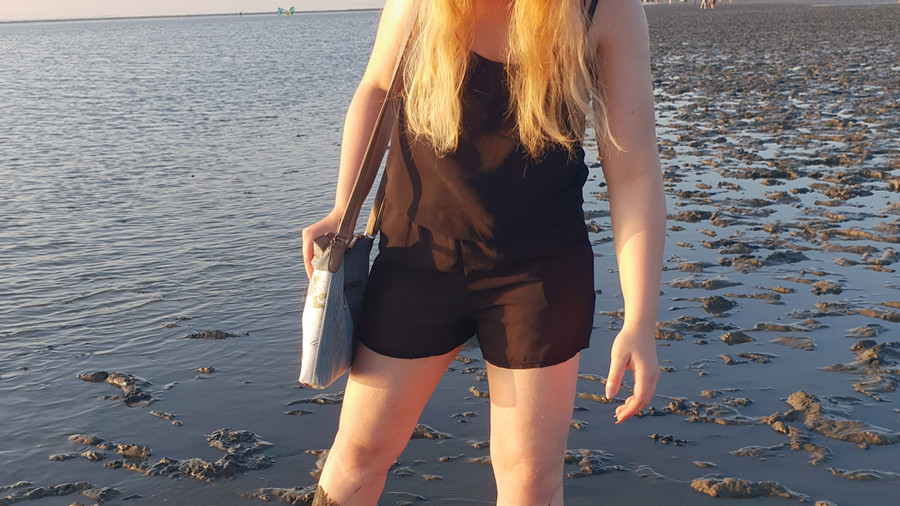 J******u Pauline macht Urlaub am Meer
