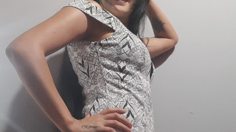 me divierto mostrando poco a poco el cuerpo.