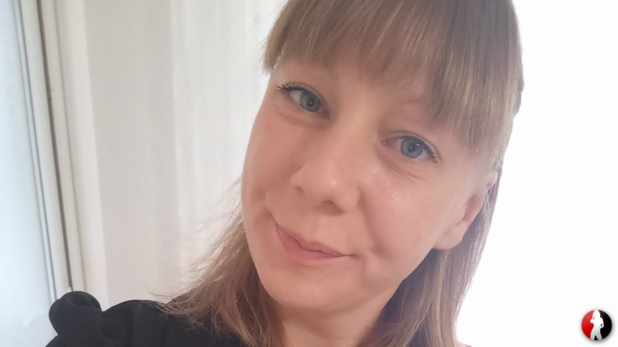 Selfies im schwarzen Kleid