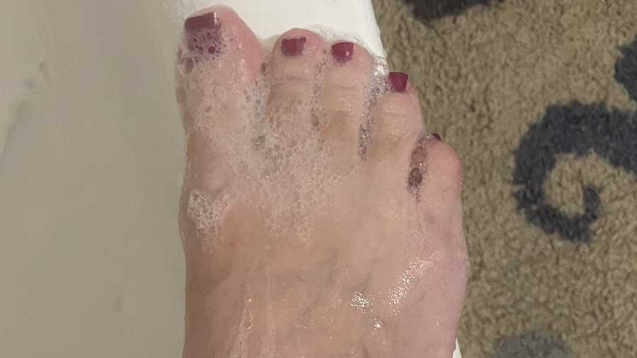 Wet feet , my nails made