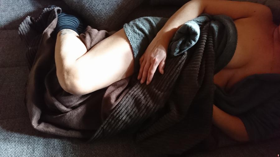 Sexy und Frivol auf der Couch