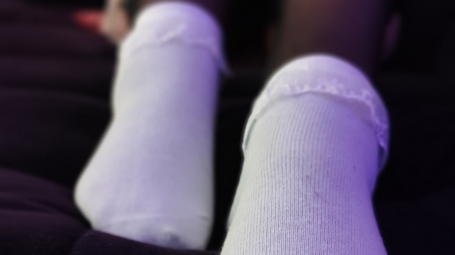 Spitzensöckchen in weiß & Schwarz + Nylonbeine