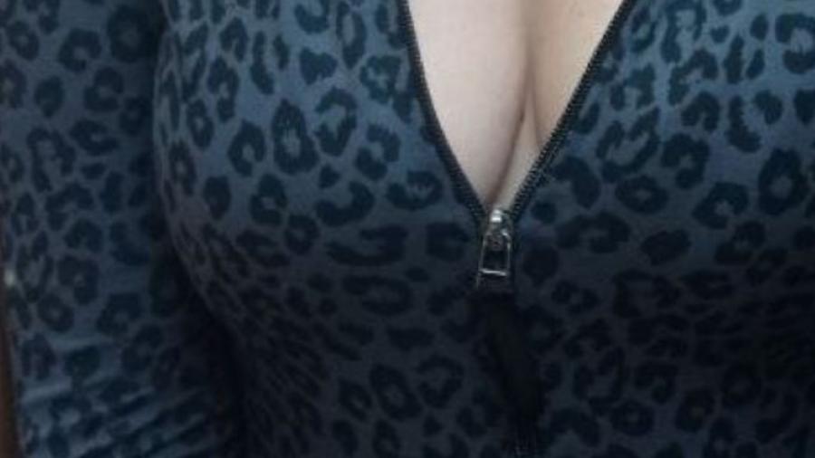 Mouth, tits and cleavage