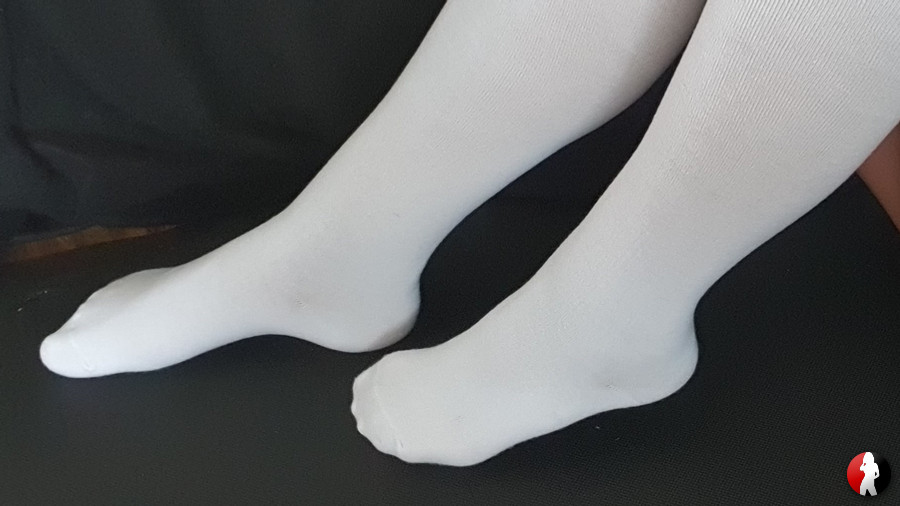 Weiße oder schwarze Söckchen