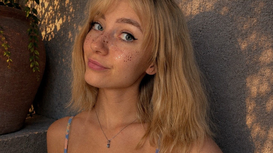 GOOD GIRL
