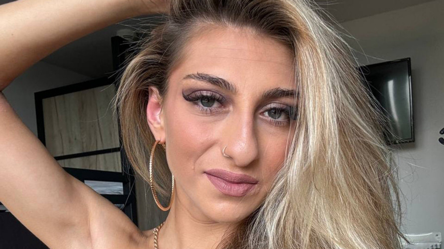 G***er Körper, enges Kleid,