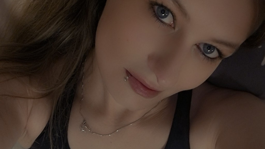 Sexy Dessous mit Netzstrümpfe und sehr viel Nackte Haut