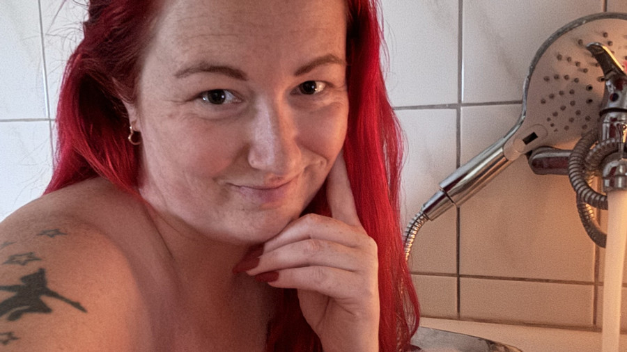 F****t Badewanne S****e P***y nackt