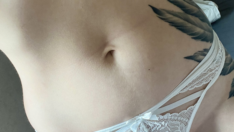 Ein kleiner Einblick von meinem sexy Body. Überzeugt euch selbst von meiner Pussy, meinen Brüsten und meinem Arsch.
XOXO Lexa