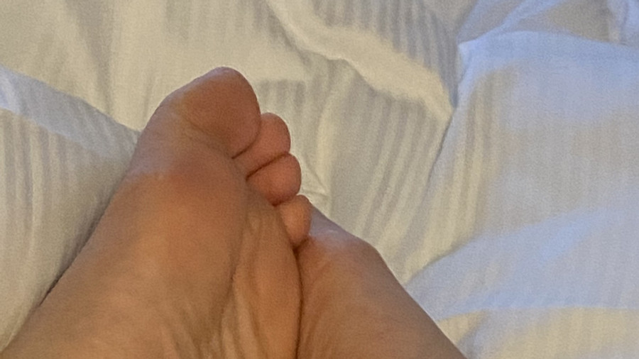 Süße Füße im Bett