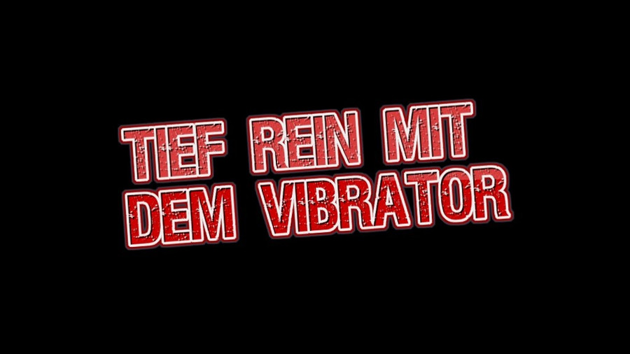 So er ist weg. Dann mal rein mit dem Vibrator in die Fotze