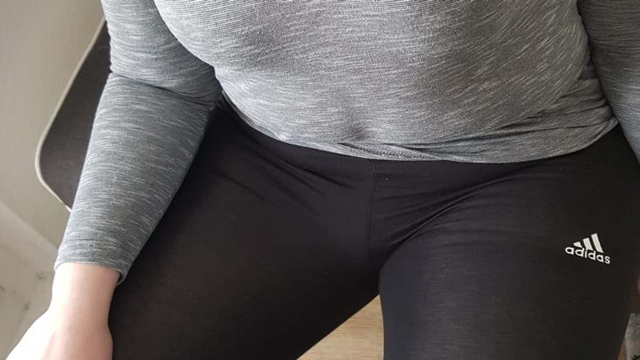 Los! Schulmädchen Leggings aus, M***hi zeigen