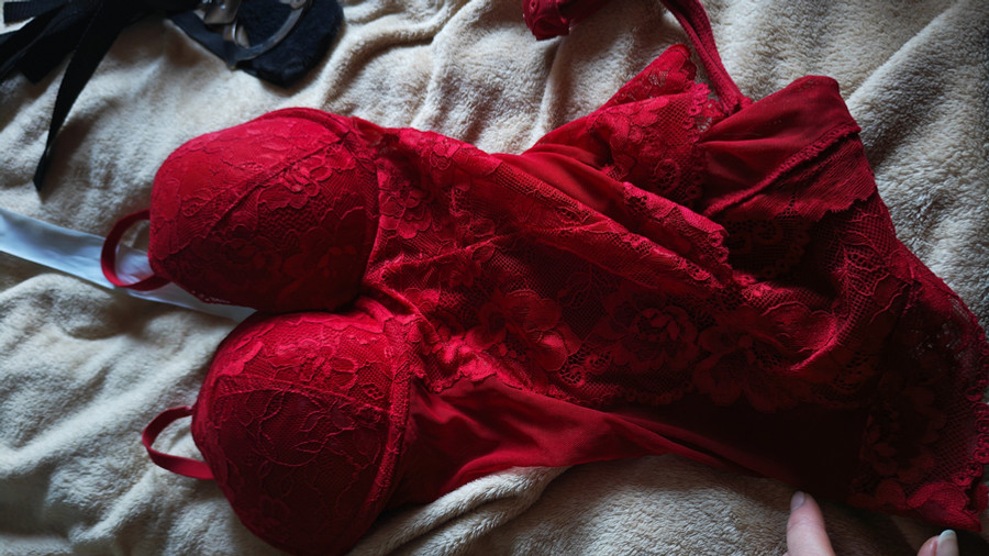 Neue HEISSE  Dessous