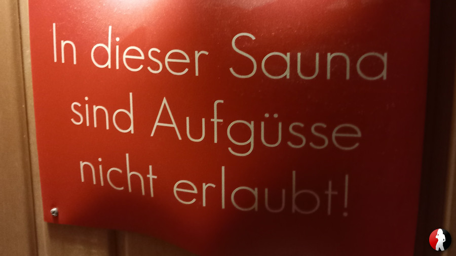 Nackt in der Sauna