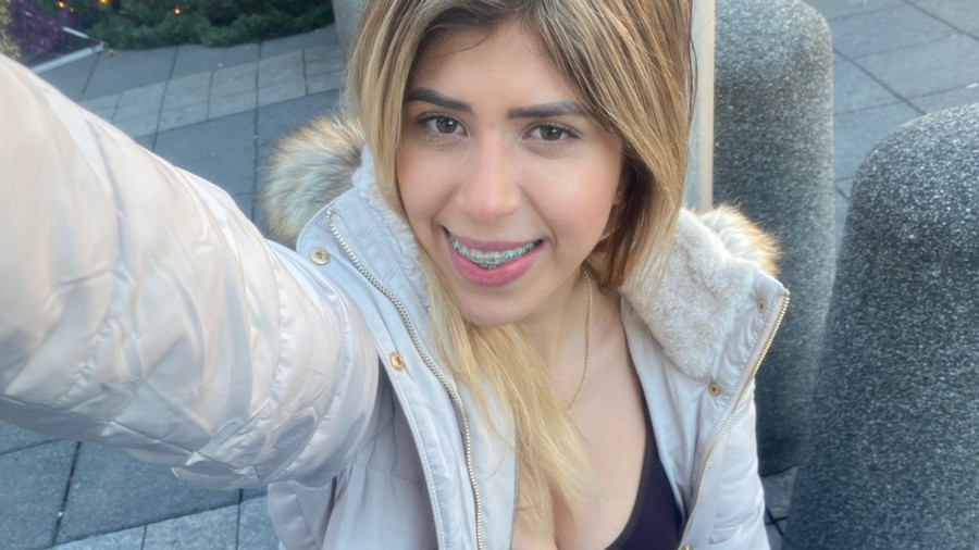 Warm eingepackt und drunter sexy..